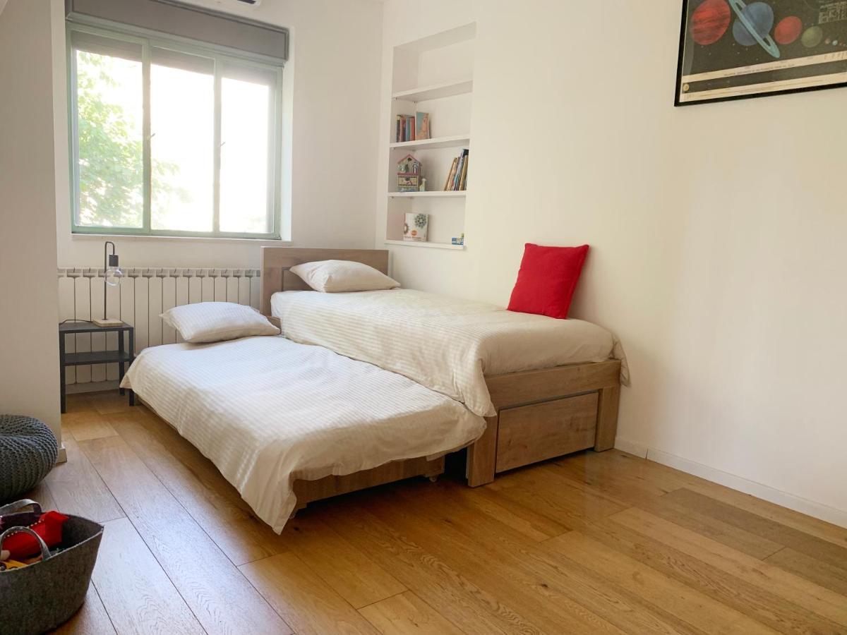 Annie'S Boutique Apartment In Jerusalem Exterior photo